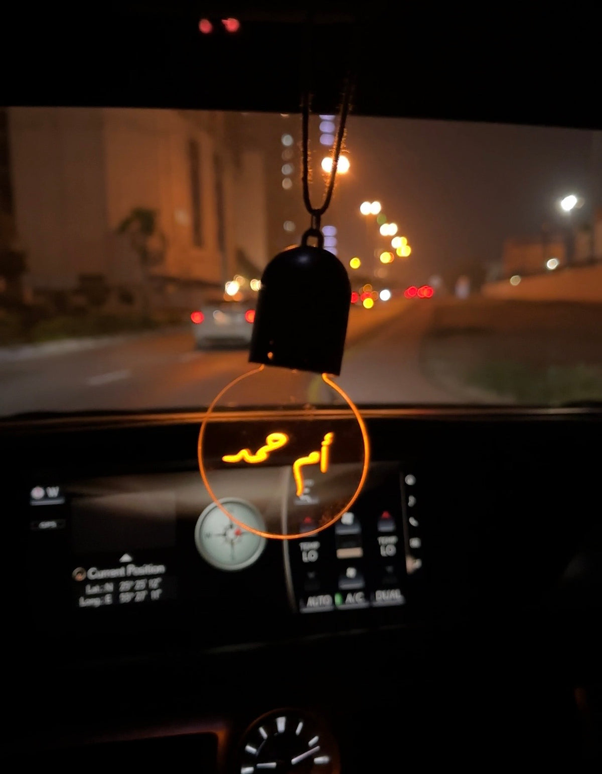 ميدالية سيارة مضيئة بالاسم – تصميم حسب الطلب
