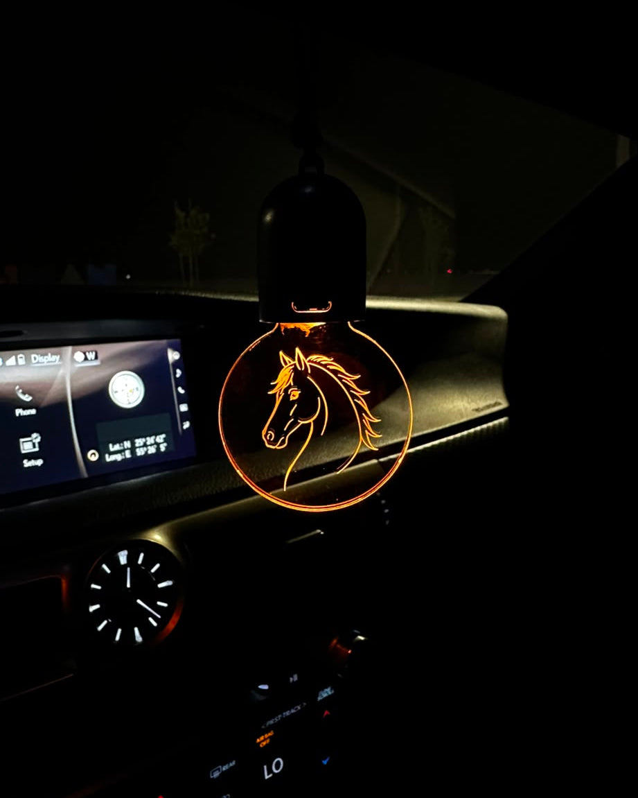 ميدالية سيارة مضيئة- بتصميم الخيل