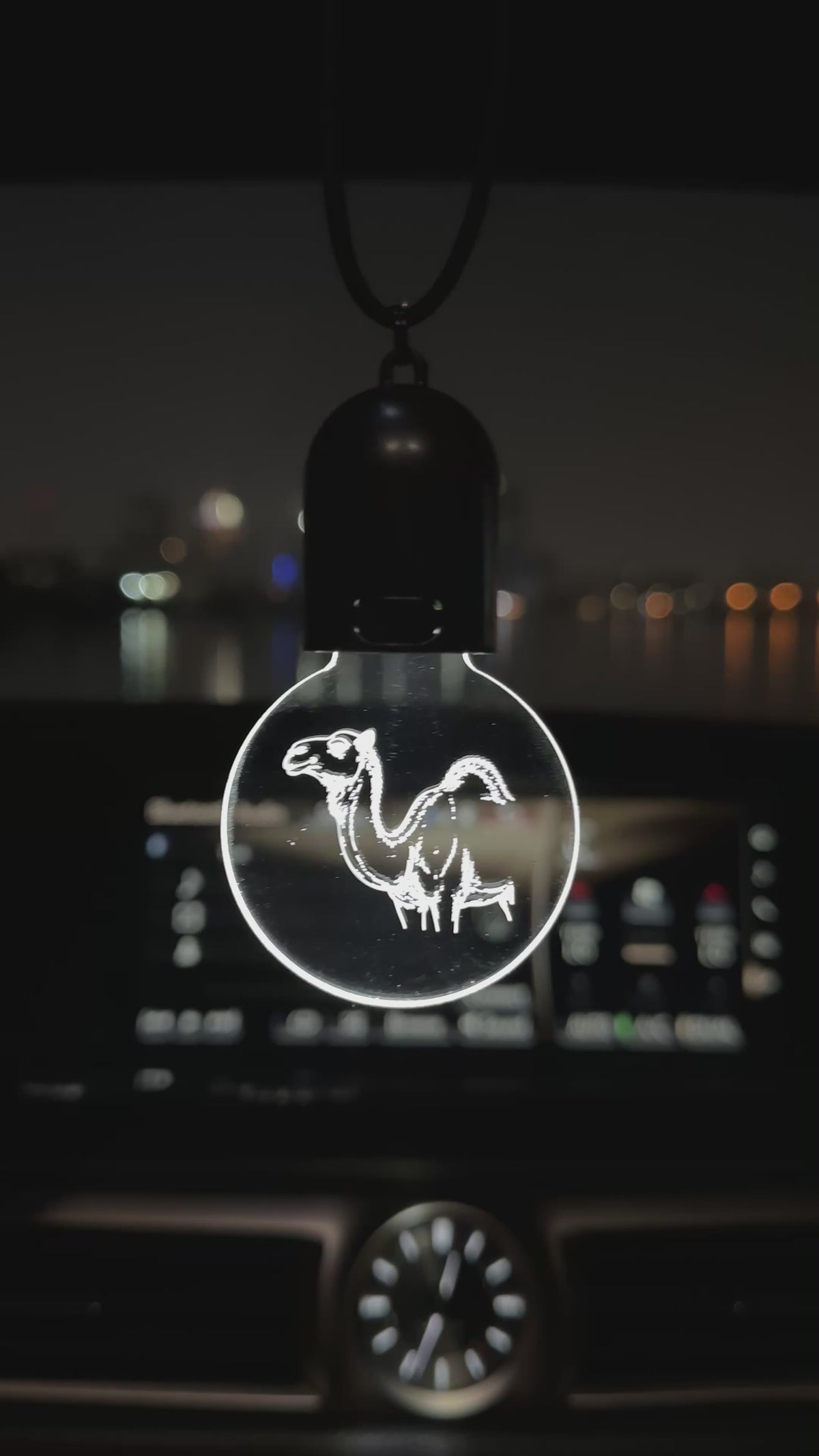ميدالية سيارة مضيئة-بتصميم جمل