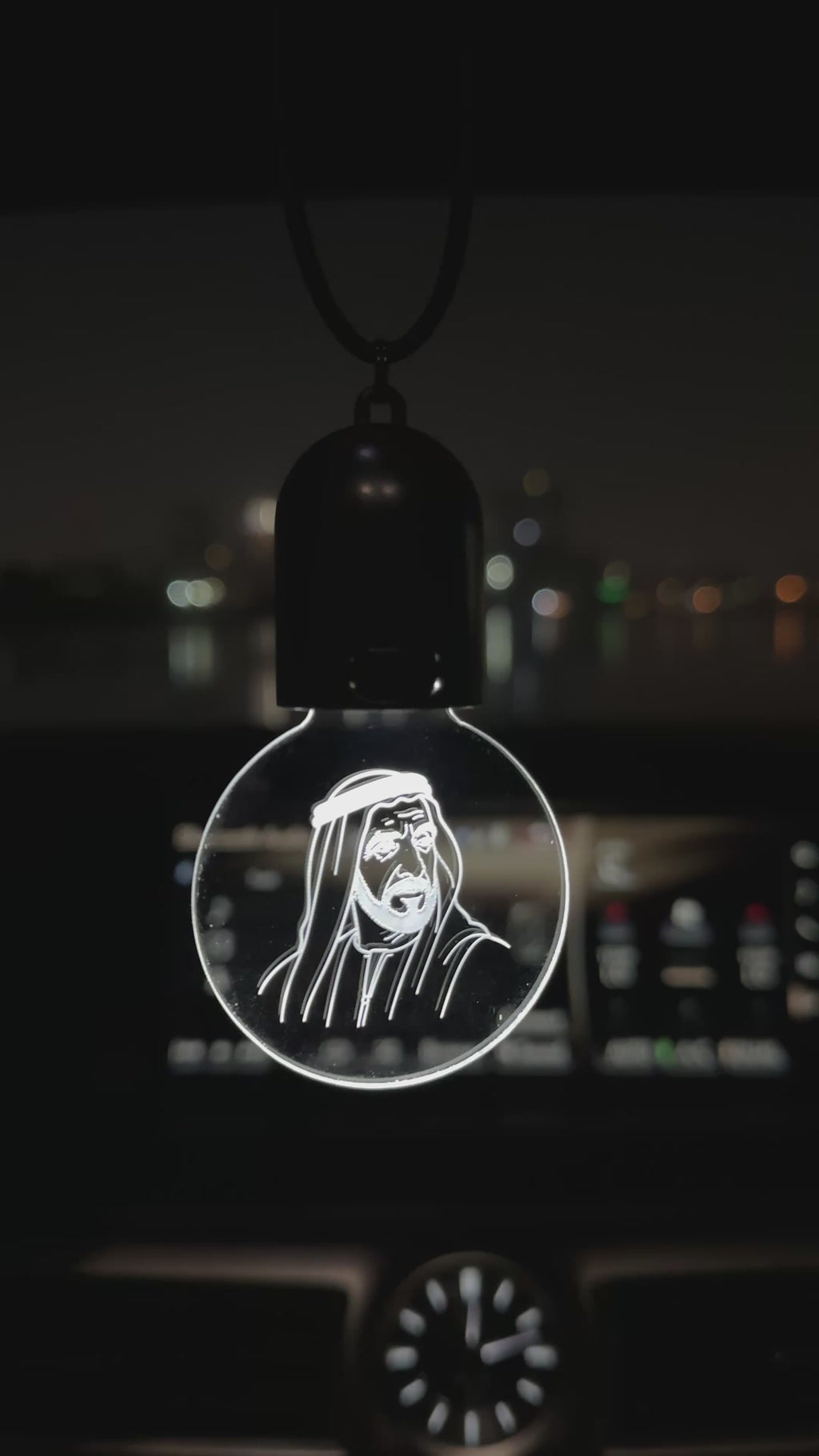 ميدالية سيارة مضيئة-بتصميم الشيخ زايد
