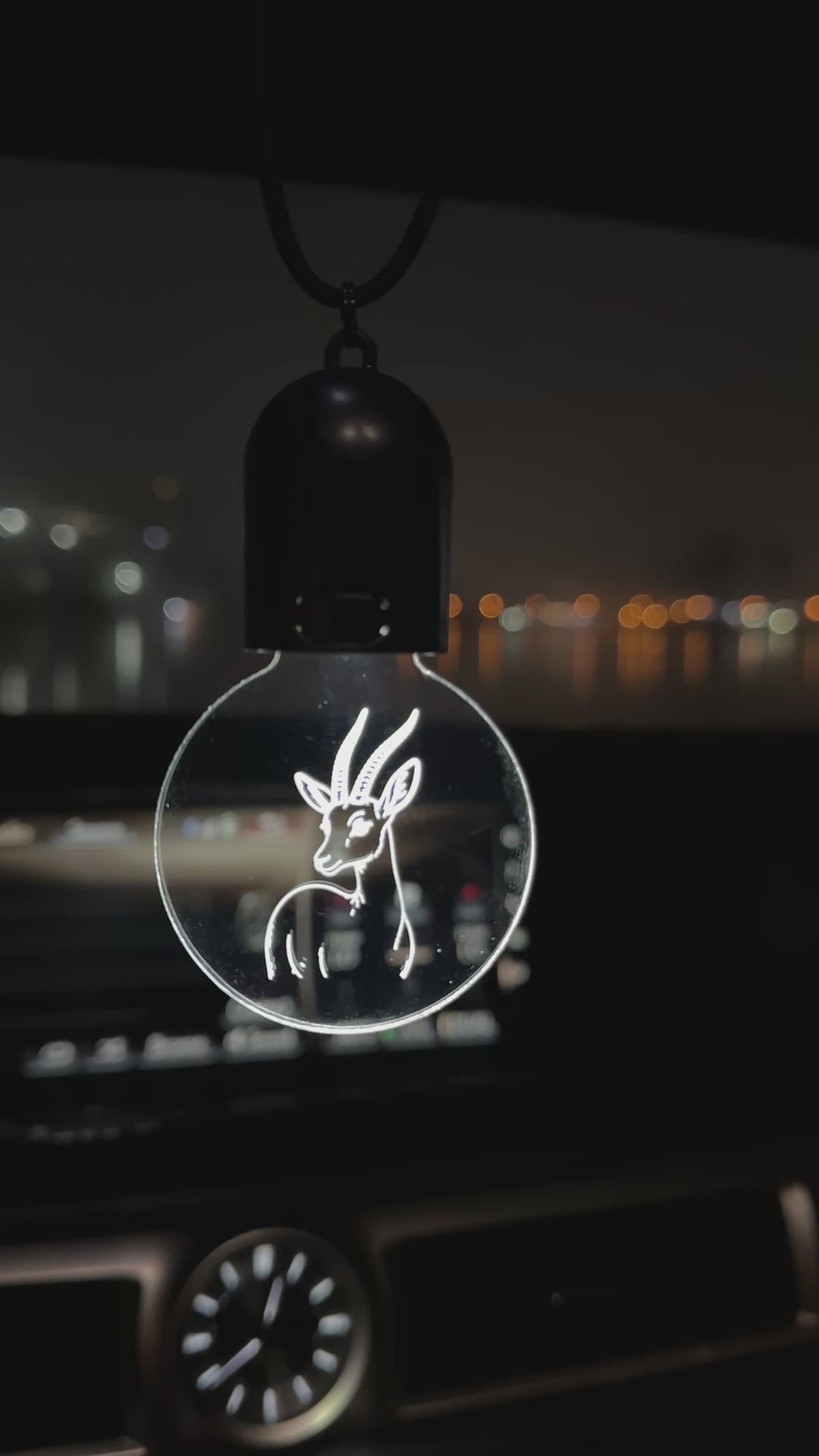 ميدالية سيارة مضيئة-بتصميم غزال